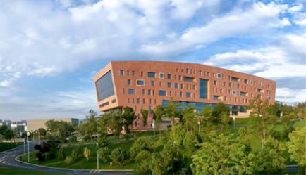 球速体育股份董事长邢雅江到访云南白药