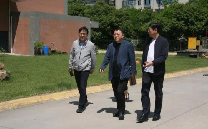 球速体育股份董事长邢雅江慰问一线生产员工