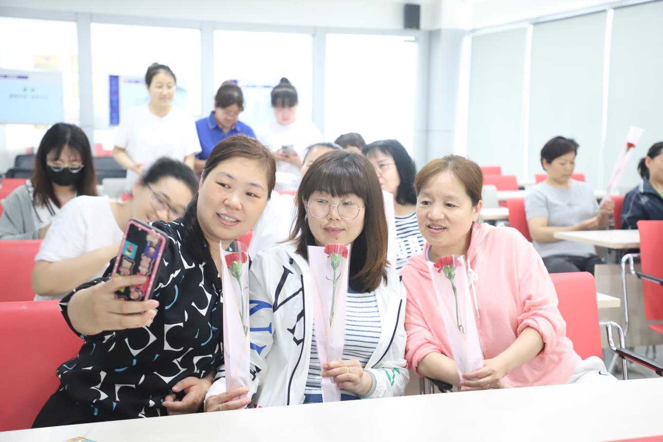 2022年球速体育股份母亲节观影活动