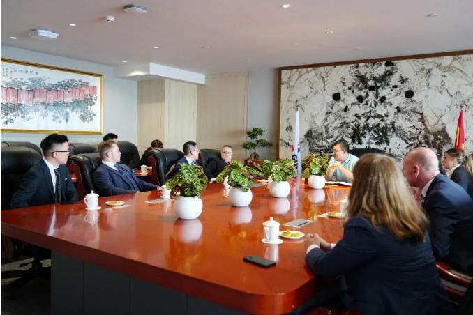 德中合作交流促进协会会长、德国VitalCura GmbH护理集团董事长Simon Voss一行到访球速体育股份