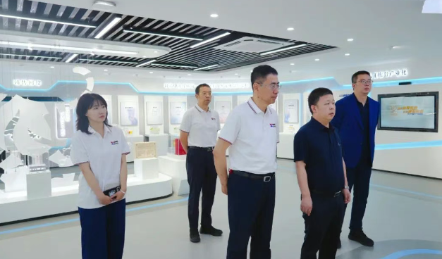 汉中经济技术开发区党工委副书记、管委会主任王学忠一行莅临球速体育股份考察座谈